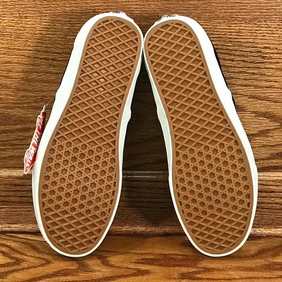  Vans Classic Slip-On Suede Fleece Black White - Picture 7 of 8